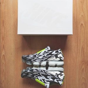 Acronym vapormax moc 2 light bone